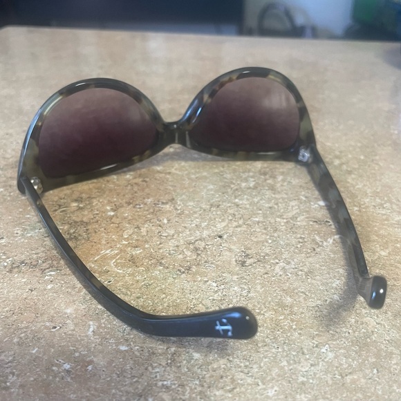 Tres Noir cat eye sunglasses. - Picture 5 of 6